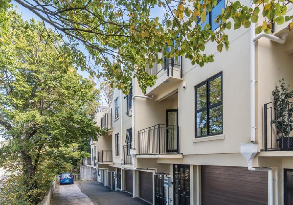 Split level, two bedroom city townhouse HiAtlas Ltd