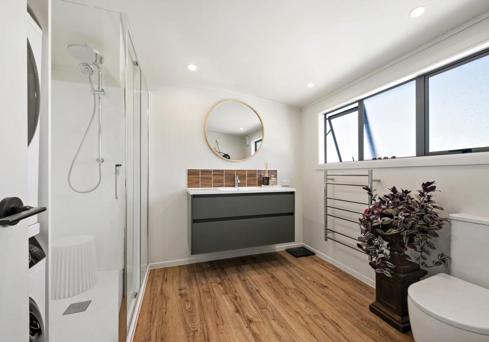 6 Bathroom scaled (2)