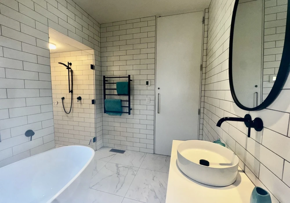 EC2A2C18 A165 4545 B9FA FF958F01795E